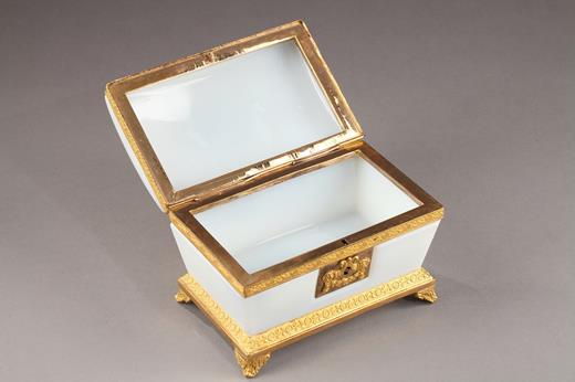 casket, opaline, white, gilt, jewellery, box, flowers, Desvignes, Chalres X, 19th century, bronze, Baccarat, Creusot, Restauration, 