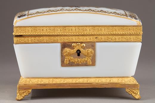 casket, opaline, white, gilt, jewellery, box, flowers, Desvignes, Chalres X, 19th century, bronze, Baccarat, Creusot, Restauration, 