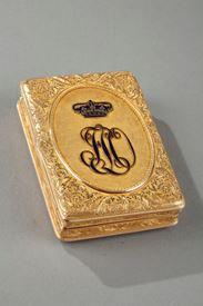 Boite en or et émail de présent au chiffre de Ferdinand Philippe Louis, Duc d'Orléans. XIXème siècle. 