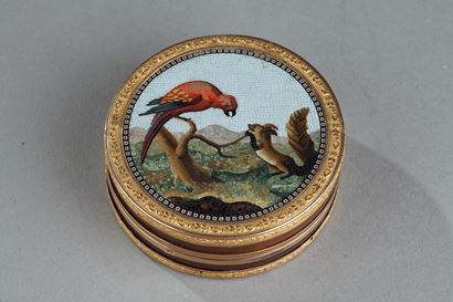 Boite or , écaille, et micro-mosaïque fin XVIIIème siècle.