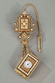 Châtelaine en or, émail et montre. <br>Seconde partie du XIXème siècle. 