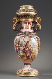 Vase en  émail. Vienne. Fin du XIXème siècle. 