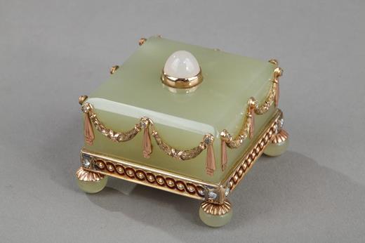Fabergé, gold, bell-push, bowenite, enamel, 19th century