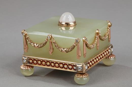 Fabergé, gold, bell-push, bowenite, enamel, 19th century