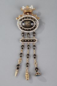 CHATELAINE IN GOLD, BLACK ENAMEL, AND PEARLS.<br/>
MID-19TH CENTURY WORK