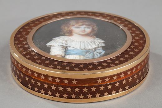 circular box,tortoiseshell,portrait of a young child , ivory,omtesse de Mollien 