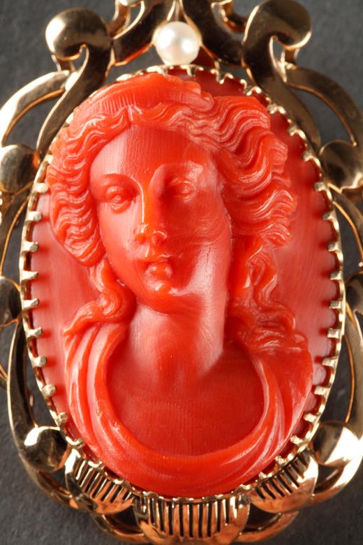 brooch, pendant, gold, cameo, coral, jewel, jewellery, woman, bust, red, ovale, Renaissance, style,pearls, 19th century ériode