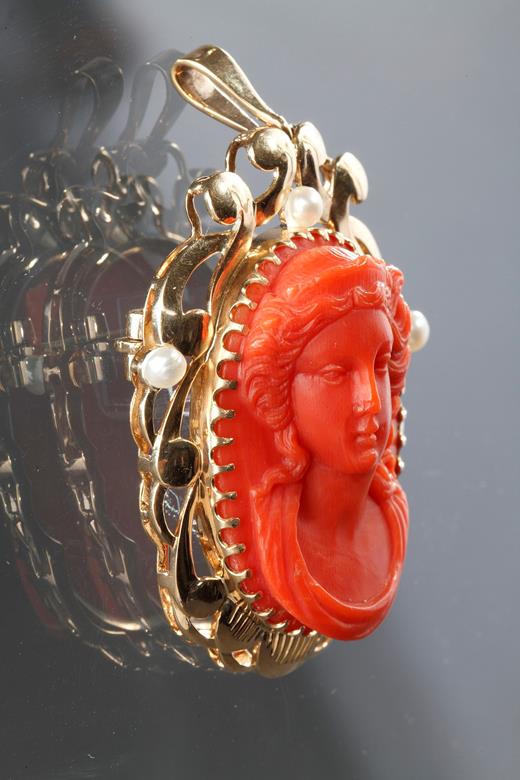 brooch, pendant, gold, cameo, coral, jewel, jewellery, woman, bust, red, ovale, Renaissance, style,pearls, 19th century ériode