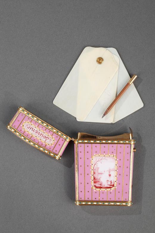 GOLD, ENAMEL, AND IVORY TABLET CASE.<br/>
18TH CENTURY SWISS CRAFTSMANSHIP.