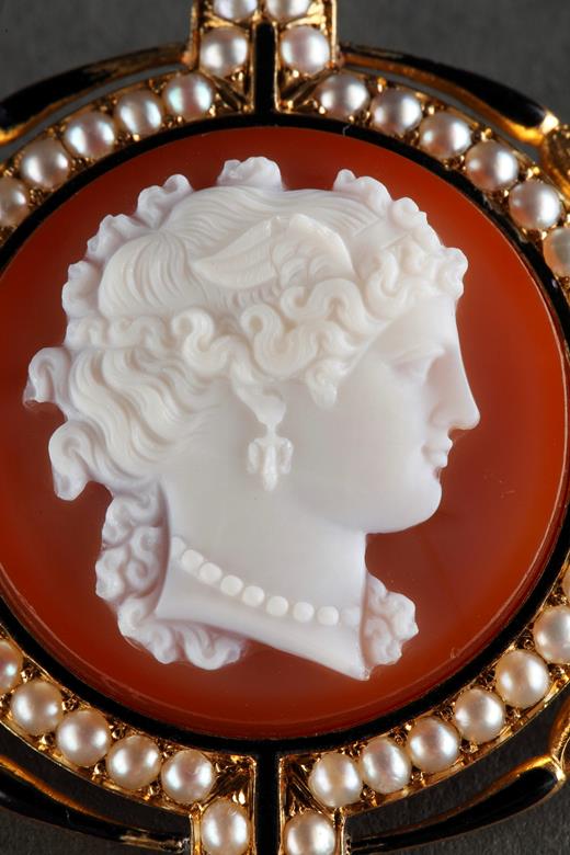 cameo, agate, booch, 19th century , period, Napoléon III, gold, portrait, profil, buste, woman, pearls, enamel, black, floral,  mark, garantie, eagle headaigle