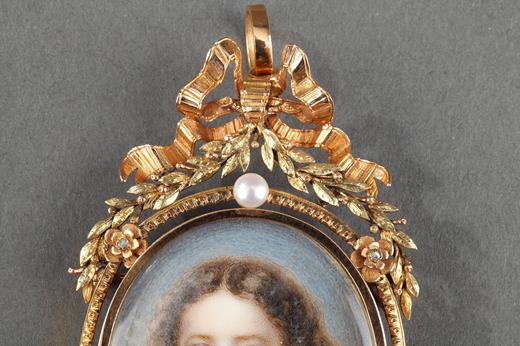 Exceptionnal pair of miniatures on ivory with gold frame;<br/>
Mid-19th century;