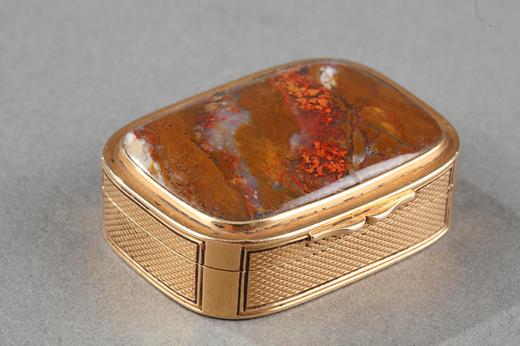 english, pills box, gold mounted, agate, 19th century