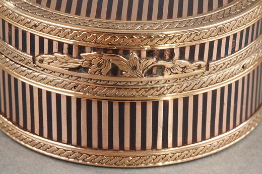 box, snuff-box, 18th cnetury, Louis XVI, tortoishell, stripes, thumbpiece, scroll