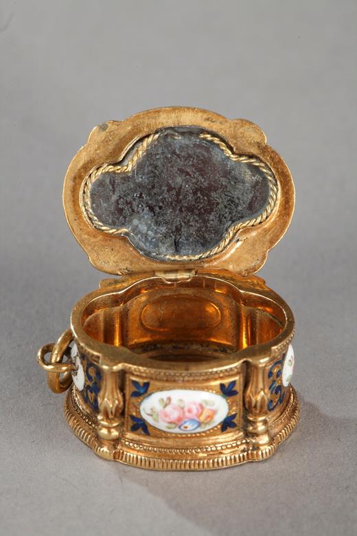 box, gold, pendant, enamel, putti, 19th century, antiques, jewellery