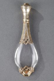 Flacon en verre et argent. Milieu du XIXème siècle.