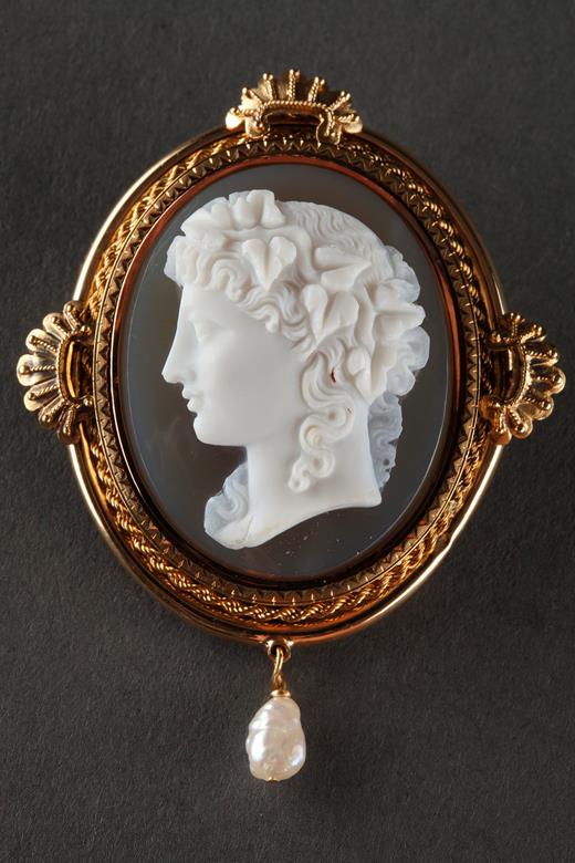 brooche, gold, Napoleon III, Victoria, pearl, agate, antique, woman