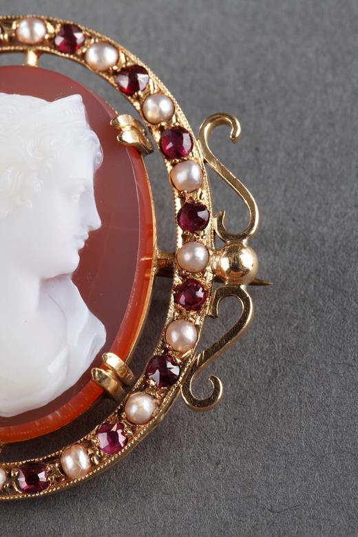 jewellery, brooch, cameo, agate, gold, pearls, rubys, woman, bust, profil, 19th century, Victoria, Napoleon III