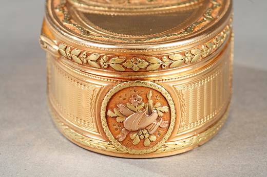 gold, box, snuff-box, 18th, century, Louis XVI, Versailles, trophies, music, guilloché