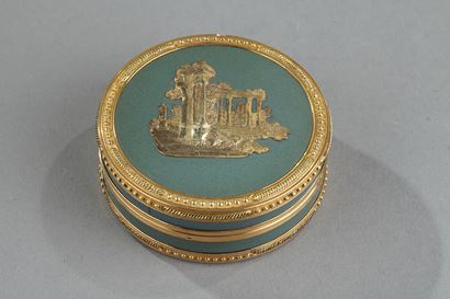 Louis XVI Candy box in green tinted tortoiseshell powder and gold