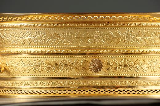 casket, box, mother-of-pearl, bronze, gilt, Charles X, oval, floral, decor, engraved, gray, white