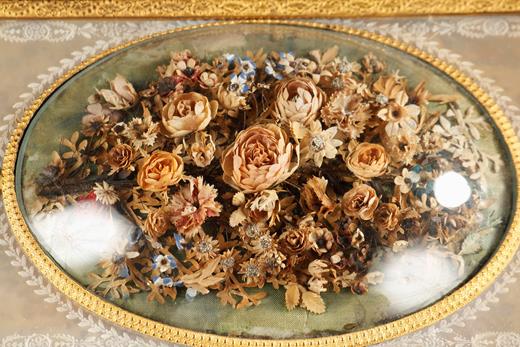 casket, box, mother-of-pearl, bronze, gilt, Charles X, floral, decor, graved, white, beige, gray, flowers, rectangular, Romantism