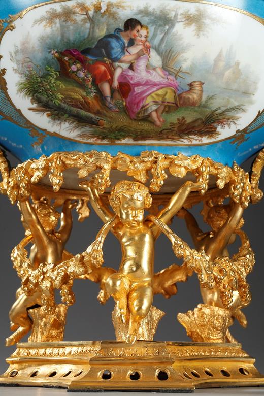 porcelain, ormolu, gilded, bronze, mounted, 19th, century, centerpiece, stle Louis XV