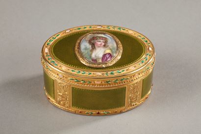 Gold and enamel snuff box.
18th century.
