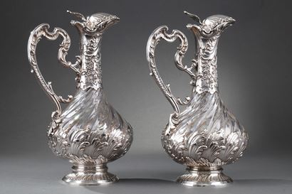 Paire d'aiguières en cristal torsadé et monture argent. <br> XIXème siècle.