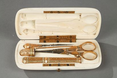19th-century Gold and ivory sewing case. 