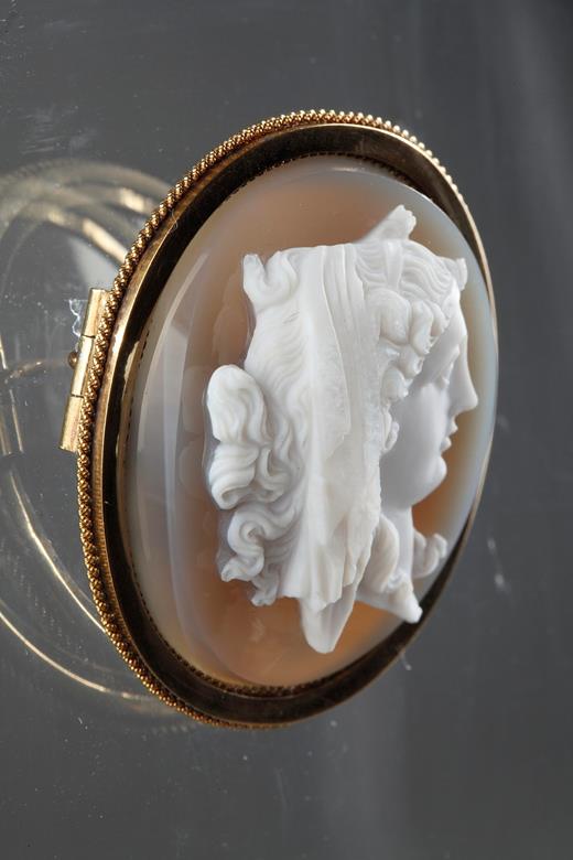 cameo, agate, antique, godesse, 19th, century, Victoria, brown agate, gold, brooch