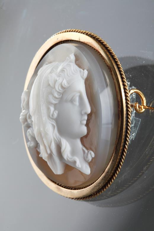 cameo, agate, antique, godesse, 19th, century, Victoria, brown agate, gold, brooch