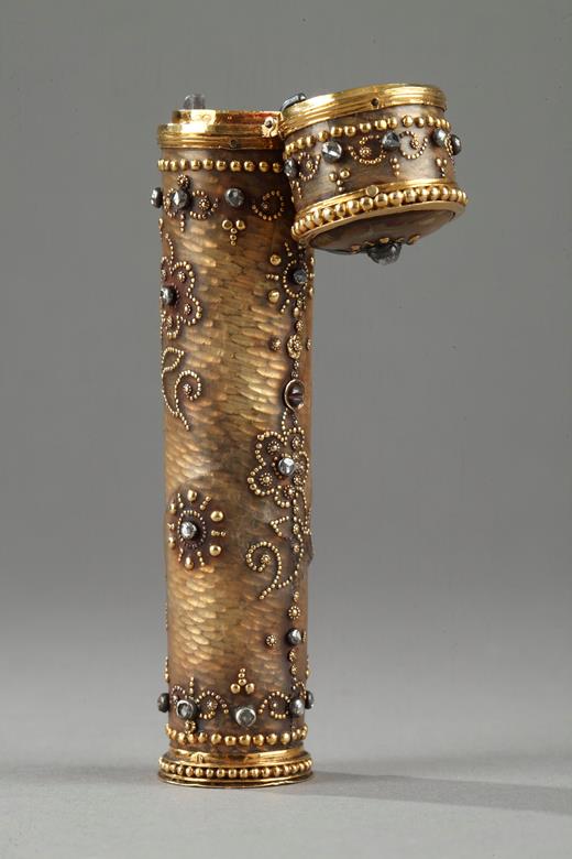 case, gold, guilloché, diamond, peas, flowers, horn, 18th, century, message, needle.