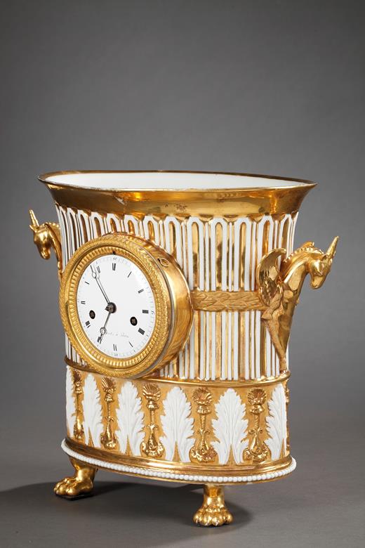 Vase clock in Paris Porcelain with gilt, early 19th century 