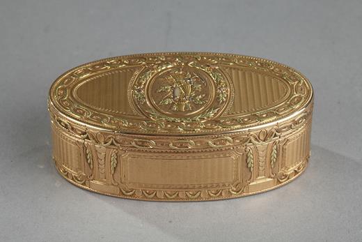 gold, box, snuff box, 18th century, Versailles, Louis XVI, trophies, antiques,