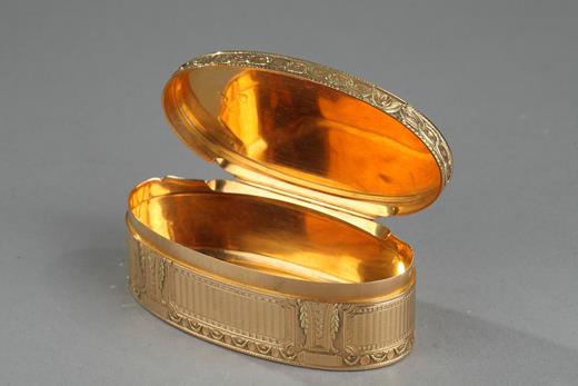 gold, box, snuff box, 18th century, Versailles, Louis XVI, trophies, antiques,