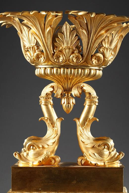 cup, dolphin, sailor, Restoration, period, Charles X, Louis-Philippe, bronze, gilt, chased, vase, table, centre, XIX