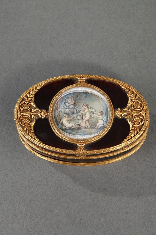 box, gold, tortoishell, miniature, ivory, putti, 18th century.