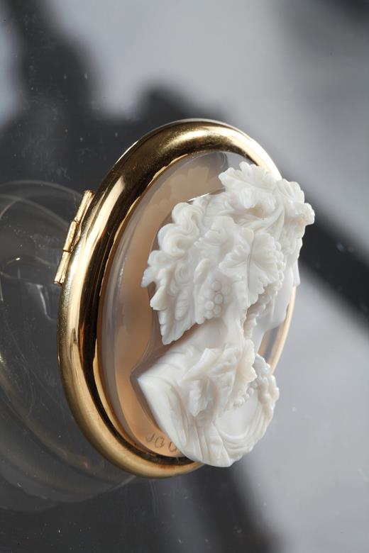 agate and gold cameo brooch, 19th century