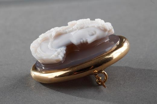 agate and gold cameo brooch, 19th century