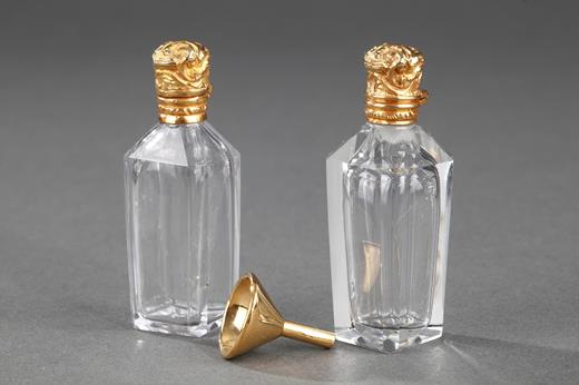 flask, perfume bottle, set, gold, cave à odeurs, case, tortoishell, 18th century, Louis XVI, crystal