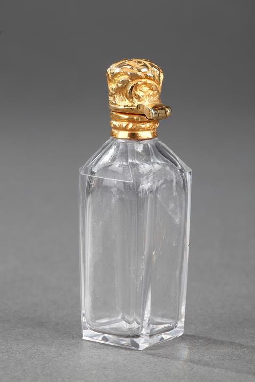 flask, perfume bottle, set, gold, cave à odeurs, case, tortoishell, 18th century, Louis XVI, crystal