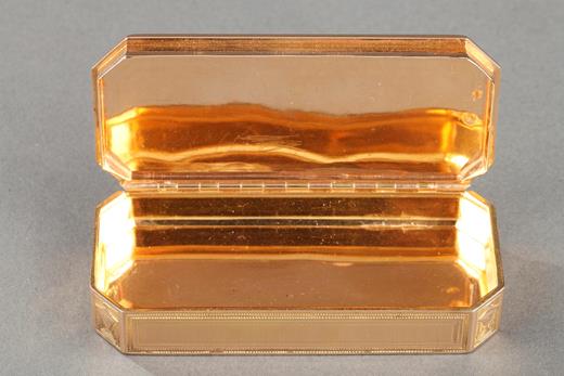 Louis XVI  Neoclassical gold snuff-box by jacques  Guillemot 