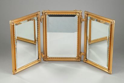 Miroir dit de barbier, bronze doré.<br> 1900.