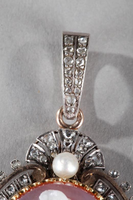 pendant, cameo, agate, gold, diamond, antique, woman, Victorian, Victoria, 19th century