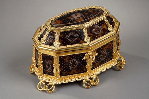  jewellery box in tortoiseshell, ormolu and gold of the period Napoleon III