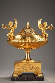 Centre de table brûle-parfum en bronze doré et marbre, époque Empire