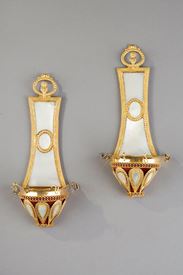 Pair of ring holders in mother-of-pearl and gilt bronze, Palais Royal work
