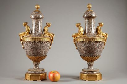 Mid-19th century pair of vases in Ural granite and gilt bronze 