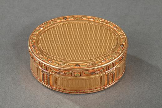 neo classical 18 century snuffbox in gold of Master goldsmith Nicolas Marguerit 