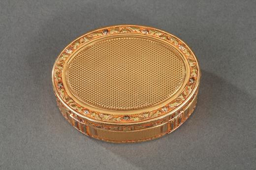 neo classical 18 century snuffbox in gold of Master goldsmith Nicolas Marguerit 
